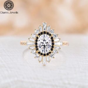 Bague de fiançailles pour femme en or massif 18 carats avec moissanite ronde, sertie de fleurs, style classique, par Charm Jewells - Product Image 2