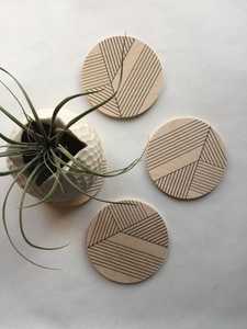 Ensemble de sous-verres en bois de noyer noir de luxe avec support, sous-verres ronds en bois pour table basse, bar, décoration de la maison et de la cuisine - Product Image 4