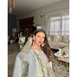 Conjunto de Top y Pantalón Blanco de Talla Única para Mujer, Diseño LC, 850g, con Dupatta para Fiestas - Product Image 3