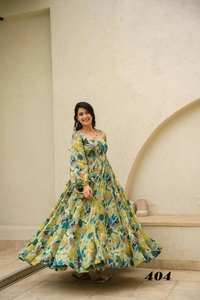 Hermoso Vestido Anarkali de Diseño Indio-Pakistaní en Tela de Seda Chinon con Bordado de Hilo, para Fiestas, Bodas, Uso Casual y Tradicional para Mujeres - Product Image 4