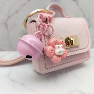 Adorable porte-clés en forme de lapin rose pastel avec fleur, en plastique, tendance mode mignonne pour les filles et les femmes - Product Image 3