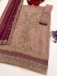 ชุดสูทปากีสถานผ้าชีฟองเนื้อน้ำ พร้อมงานปักเลื่อมขนาด 3 มม. และงานปักแบบ Khatli ชุดสูทสำหรับงานแต่งงานพร้อมผ้าคลุมไหล่ - Product Image 2