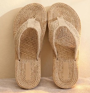 Tongs en lin tissées à la main, sandales style paille, chaussons de plage bohèmes, sandales d'été à entre-doigts - Product Image 1