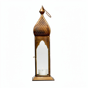 Lanterne décorative de Noël moderne en verre et métal doré, faite à la main, avec crochet de suspension pour bougie - Product Image 1