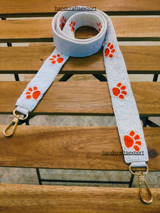 Correa de Bolso Hecha a Mano, Ecológica, Ligera, Segura y Moderna con Cuentas de Estrella y Huella de Pata - Correa de Bolso de Cuentas Blancas con Diseño Naranja - Product Image 1