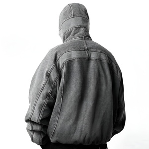 Hoodie futuriste à coutures structurées, silhouette techwear audacieuse, style minimaliste cyber streetwear, coupe oversize. - Product Image 6