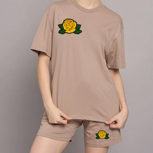 Ensemble tendance été femme : t-shirt et short assortis, tenue décontractée 2 pièces pour femmes, vêtements de détente en coton doux, 100% coton - Product Image 1