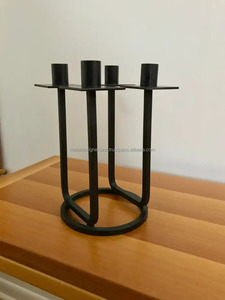 Candelabro de mediados de siglo de hierro negro Vintage raro, soporte decorativo forjado a mano para el hogar o el regalo de Navidad - Product Image 3