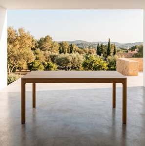 Table à manger Maya moderne de designer, construction en teck massif avec des lignes épurées et durables pour les espaces commerciaux professionnels - Product Image 2