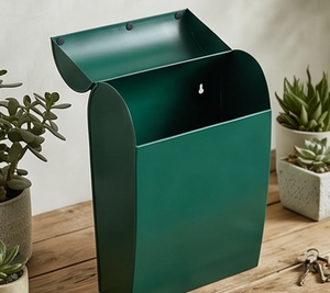 Buzón de pared metálico verde premium con recubrimiento en polvo, diseño de acceso frontal impermeable para almacenamiento de correo en exteriores. - Product Image 5