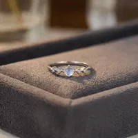 Bague de fiançailles vintage faite à la main, pierre de lune bleue, arc-en-ciel, argent sterling, bijoux indiens fins, vendeur de confiance Mehrajudin Gems, modèle 003