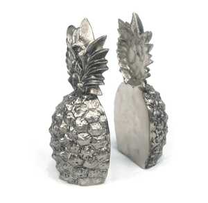 Lot de 2 serre-livres ananas en aluminium argenté antique, sculptures texturées de fruits tropicaux, supports décoratifs en métal - Product Image 2