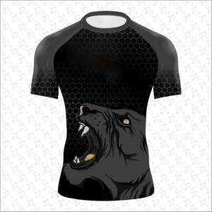 เสื้อแรชการ์ดสแปนเด็กซ์/โพลีเอสเตอร์พิมพ์โลโก้แบบมืออาชีพ แขนสั้น/แขนยาว แห้งเร็ว ป้องกันรังสียูวี 50+ สำหรับเล่นกีฬา เล่นเซิร์ฟ ว่ายน้ำ - Product Image 6