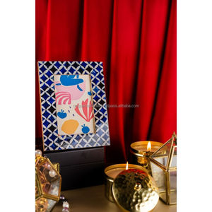 Cadre photo géométrique en bois avec incrustation en résine bleue, fait main, style moderne, pour décoration intérieure et étagères - Product Image 4