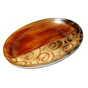 Bandeja Decorativa Portátil Hecha a Mano con Diseño Geométrico y Recubrimiento de Cuerno de Búfalo Negro Marrón Natural, Temática Animal para Servir Platos - Product Image 1