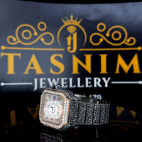 Montre de luxe indienne sertie de diamants pour un look sportif et décontracté, disponible pour la vente en gros.