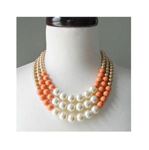 Collar de Resina Moderno con Colgante Lindo Hecho a Mano, Joyería de Moda para Mujer, Colección APEX ALIGN Gift Boutique Worldwide Beads - Product Image 1