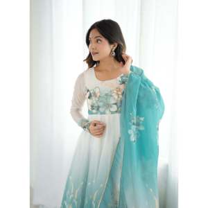 Hermoso Vestido de Fiesta con Falda y Dupatta, con Cintura Imperio, Realza tu Estilo - Product Image 5