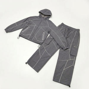 Ensemble de survêtement sportif réfléchissant surdimensionné personnalisé pour homme, coupe-vent à capuche, ensemble de jogging en nylon uni, style streetwear - Product Image 1