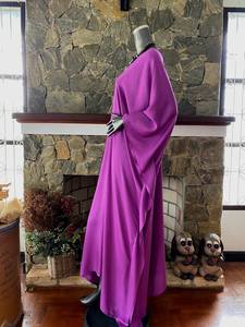 Vestido Caftán Morado Teñido a Mano en Rayón, Talla Grande, Cuello en V, Corte Holgado, Ropa para Mujer - Product Image 3