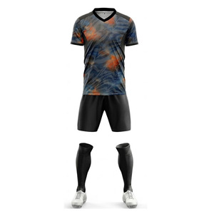 Uniforme de Fútbol para Hombre, Sublimado, Cuello en V, Manga Corta, Absorbe la Humedad, Corte Atlético, Conjunto de Pantalones Cortos y Calcetines Negros - Product Image 2