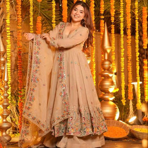 Traje de Gala Sharara con Dupatta de Seda Suave y Texturizada de 3/9 mm con Bordado Multicolor y Lentejuelas - Product Image 1