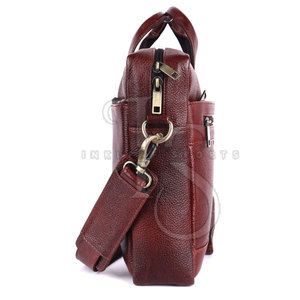 Sac pour ordinateur portable en cuir véritable, durable, léger et décontracté, avec un design moderne pour une utilisation en extérieur - Product Image 2