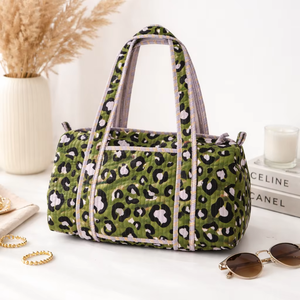 Bolsa de Viaje Acolchada de Algodón con Estampado de Leopardo Verde, Cierre de Cremallera, Asas Dobles, Unisex |   Bolsa de Viaje Ligera de 20-35L para Fin de Semana - Product Image 1