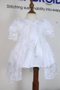 Ensemble Robe de Baptême en Dentelle Blanche pour Bébé Fille, Tenue de Baptême pour Nourrisson, Robe Intérieure en Dentelle, 100% Coton, Écologique, Respirant - Product Image 4