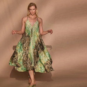 Vestido largo maxi con cuello halter, diseño sin espalda y bajo acampanado, atuendo de fiesta para mujer, varios colores. - Product Image 1