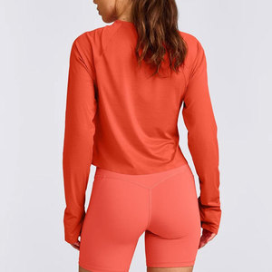 T-shirt de sport respirant à motif uni pour femme, avec logo personnalisé, manches courtes, trous pour les pouces, évacuation de l'humidité, idéal pour la course à pied - Product Image 2