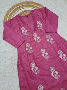 Conjunto de tela 100% algodón puro con bordado en ambos lados, largo hasta la rodilla, tallas S a XXL, top y pantalón con dupatta, a precio de mayoreo. - Product Image 5