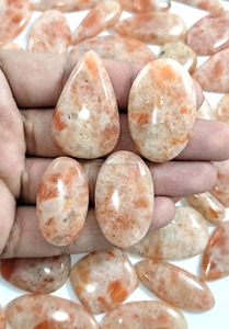 พลอยซันสโตนสีส้มธรรมชาติทรงหลังเบี้ยขัดเงา ขนาด 25-40 มม. ขายส่งจำนวนมาก ของขวัญเครื่องประดับสำหรับเธอ - Product Image 2