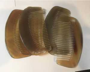 Peigne à cheveux en corne de vache naturelle, poli, écologique, fait main, décoration moderne pour la maison, artisanat durable de l'Uttar Pradesh, MN EXPORTS - Product Image 2