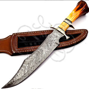 Couteau de survie Bowie en acier Damas pour la chasse, le camping et la randonnée, durable et multi-usages, avec manche en os de chameau - Product Image 1