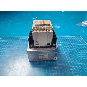 Relé de Estado Sólido Fuji SS202-3Z-D3 Usado Como Está, Piezas de Equipos Semiconductores Legados - Product Image 2