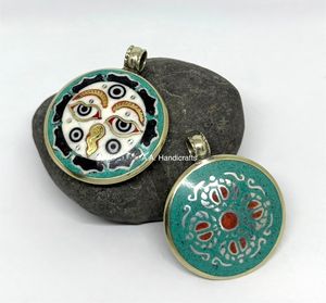 Pendentifs religieux tibétains sur le thème du Bouddha de la paix, en alliage plaqué argent et corail - Product Image 1
