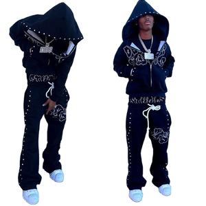 Conjunto deportivo de corte holgado con pedrería para uso diario, sudadera con capucha brillante y pantalones deportivos con pedrería. - Product Image 1