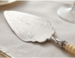 Ensemble élégant de spatules à gâteau en acier inoxydable, sculptées à la main, avec manche en acrylique, pour les cérémonies de mariage, outils de service, spatule et couteau. - Product Image 2