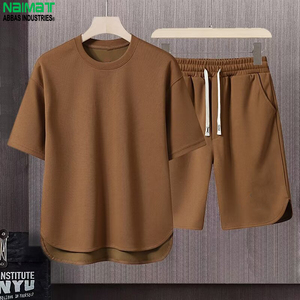 ชุดเสื้อยืดคอกลมแขนสั้นผ้าฝ้ายสีพื้นสำหรับผู้ชาย ระบายอากาศได้ดี สวมใส่สบาย เหมาะสำหรับฤดูร้อน พร้อมกางเกงขาสั้นเข้าชุด 2 ชิ้น - Product Image 3