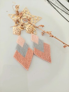 Boucles d'oreilles perlées à emballage sécurisé, prêtes à offrir, finition lisse, prix usine en gros - Product Image 3
