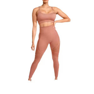 Sujetador deportivo ajustable con espalda cruzada y relleno, de alto soporte, con copas moldeadas no extraíbles y tela que absorbe el sudor. - Product Image 2