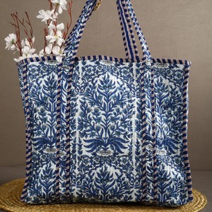 Sac à bandoulière matelassé en coton imprimé élégant, parfait pour les mariages, les fêtes et le quotidien - Product Image 4