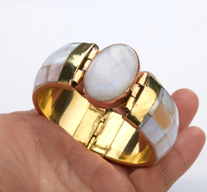 Brazalete de latón Madre perla Venta caliente Pulseras de puño para mujer Brazalete de perlas de madre popular de FWE - Product Image 3