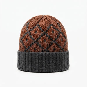 Gorro de Punto Personalizado con Patrón Marrón y Gris, Gorro de Invierno Cálido con Borde, Venta al Por Mayor - Product Image 3