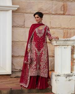 Ensemble Kurta en soie brodée rouge pour femme avec pantalon Palazzo et Dupatta – Tenue traditionnelle indienne et pakistanaise pour mariage – Coupe régulière, longueur au sol - Product Image 1