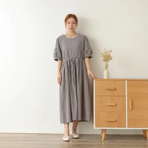 Robe longue style bohème en mélange coton-lin gris, manches bouffantes, taille à nouer, coupe ample, respirante, pour l'été - Product Image 1