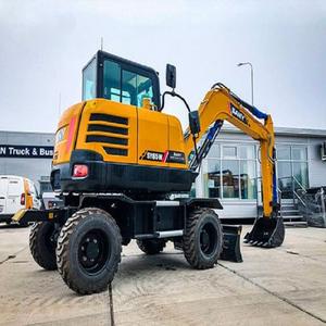 Excavadora compacta de cadenas de alta resistencia diseñada para un funcionamiento fluido, alta productividad y un rendimiento de excavación confiable. - Product Image 2