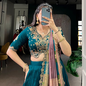 Lehenga Choli élégant en soie Vichitra avec de riches sequins et broderies en fil. - Product Image 1