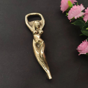 Ouvre-bouteille vintage en laiton pour femme, outil de bar artisanal en laiton, ouvre-bouteille décoratif, accessoire de cuisine, cadeau rustique vintage pour bar - Product Image 1